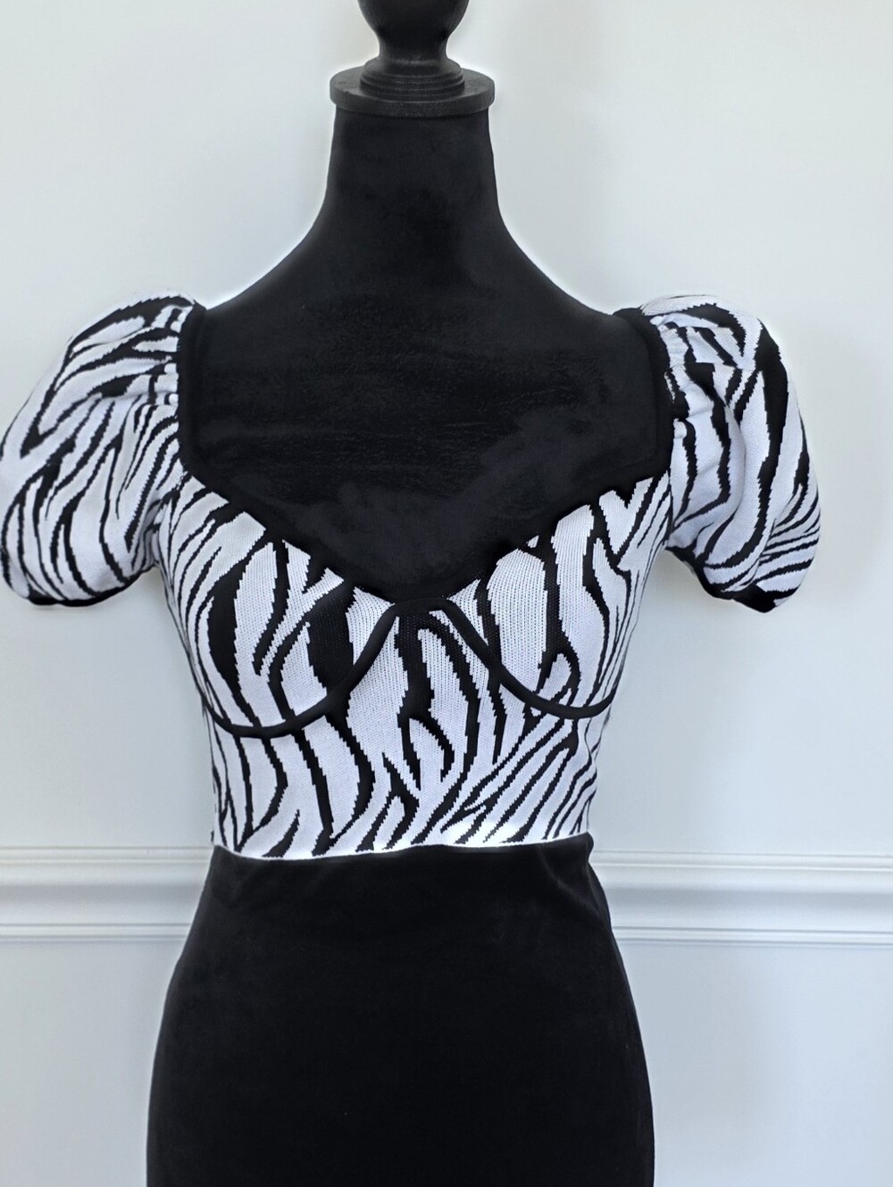 Fashion Nova Zebra Print Puff Sleeve Crop Top - Black & White